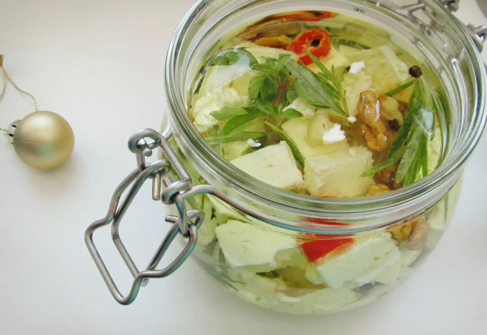 Nakládaný balkánský sýr