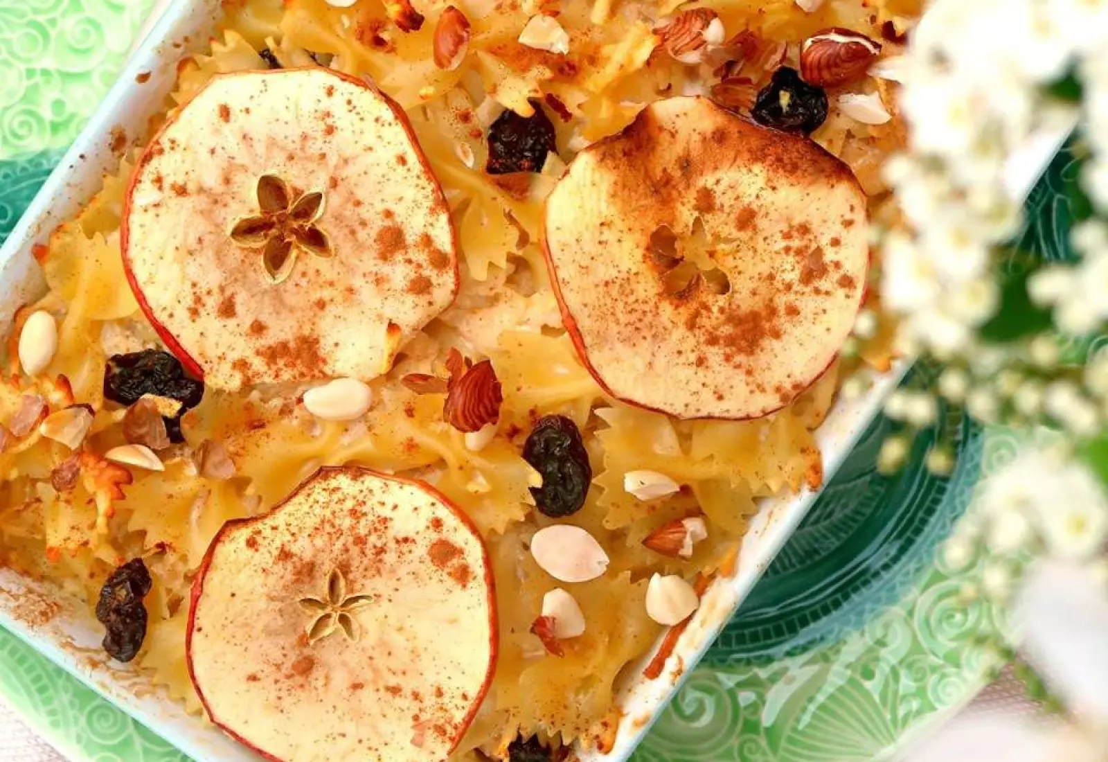 ZAPEČENÉ TĚSTOVINY S TVAROHEM A JABLKY (od 1 roku)